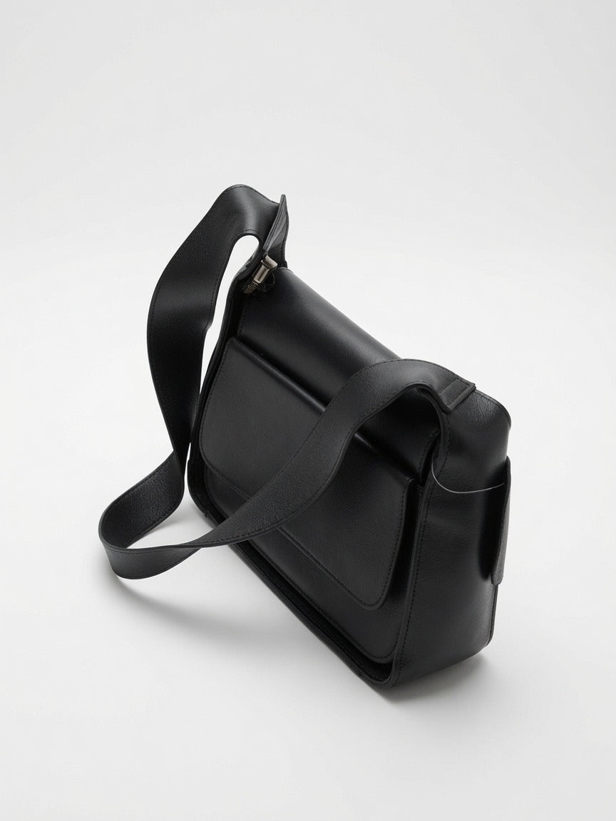 Sac à main en cuir noir – Chic & Élégance