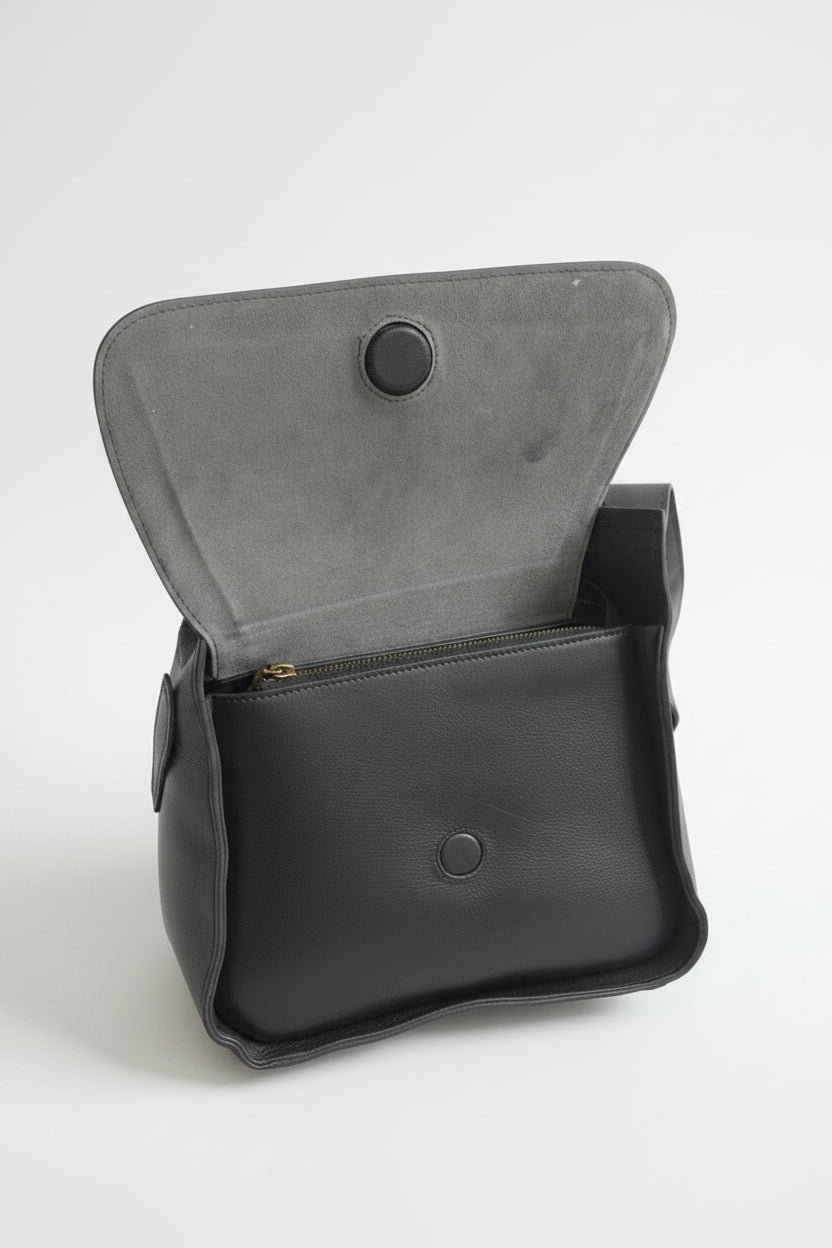 Sac à main en cuir noir – Chic & Élégance
